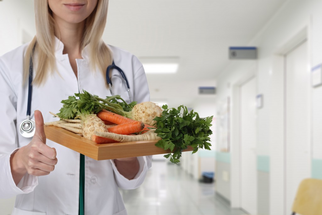 Nutritionist holding healthy food